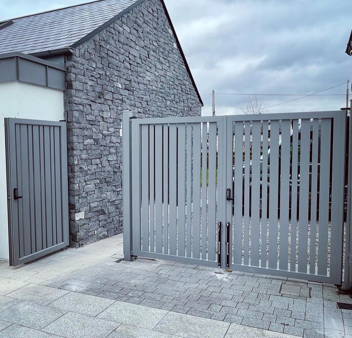 Aluminium Entrance Gates Manual 3