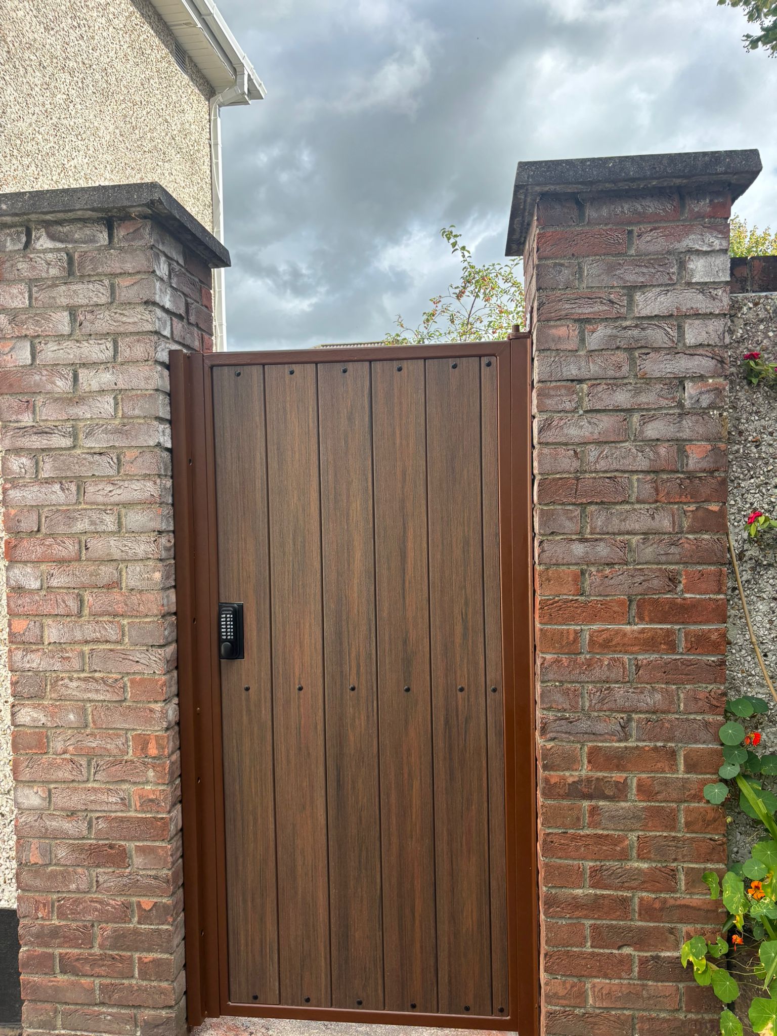 Composite Side Gates Manual 13