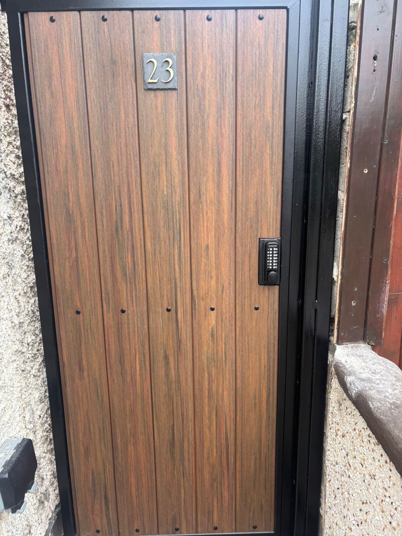 Composite Side Gates Auto 2