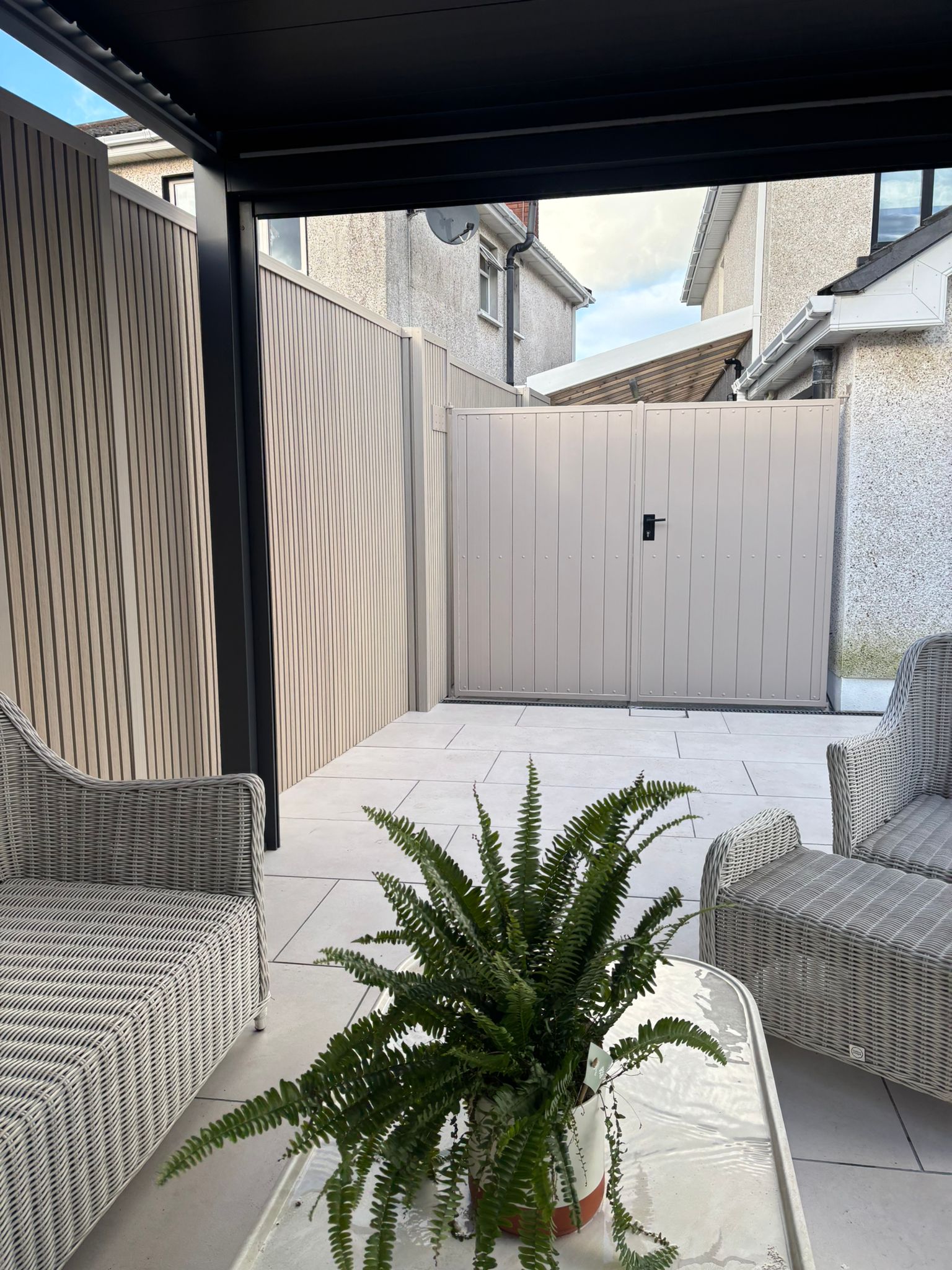 Composite Entrance Gates Manual  16