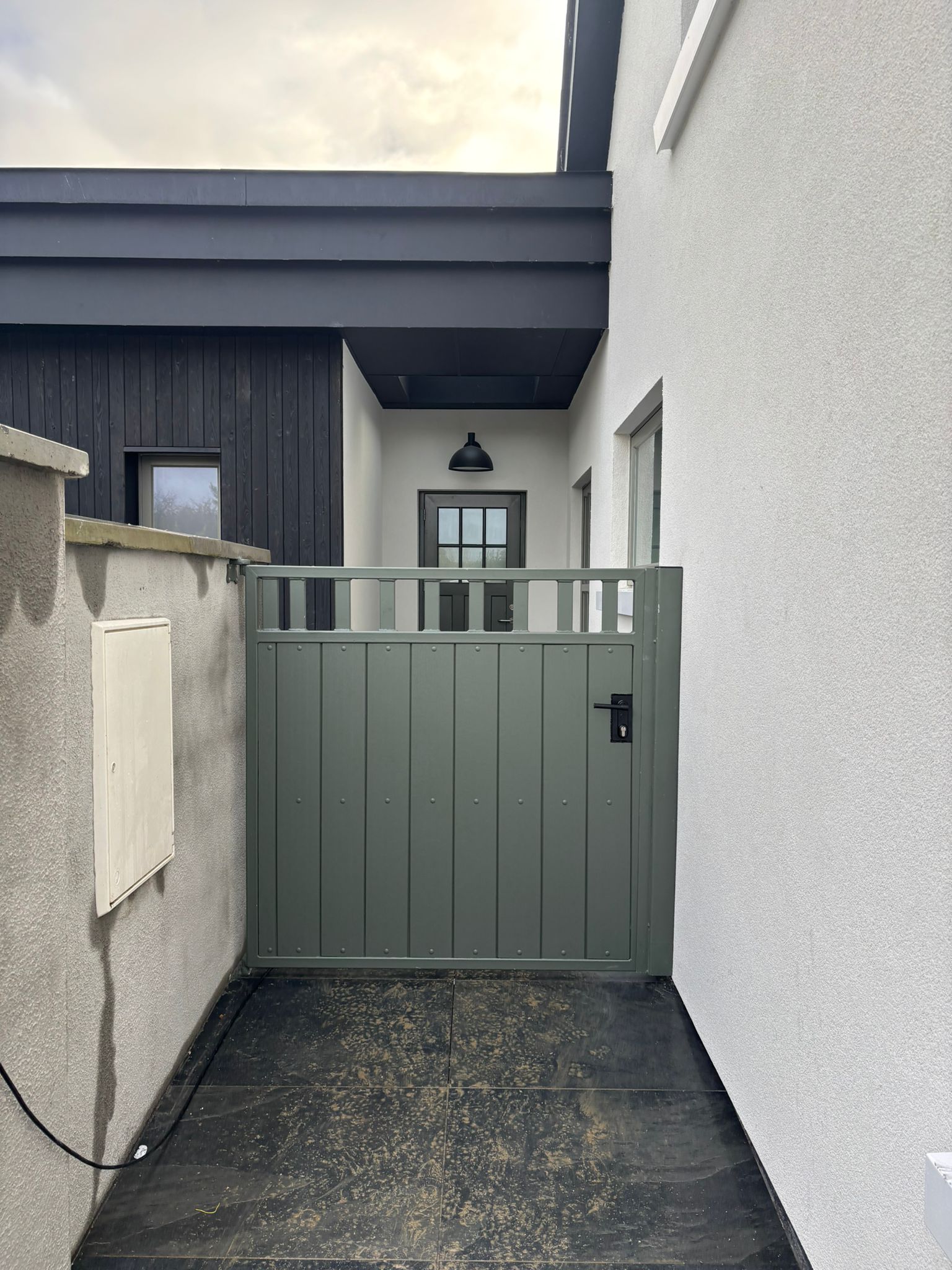 Composite Entrance Gates Manual  19